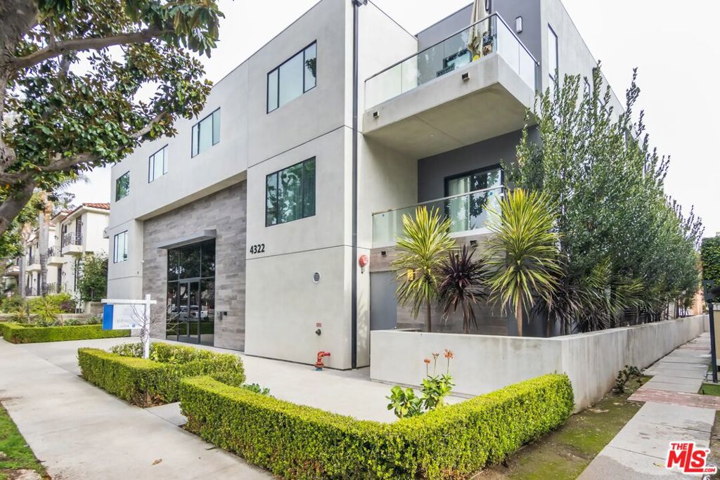 4322 Gentry Avenue 103