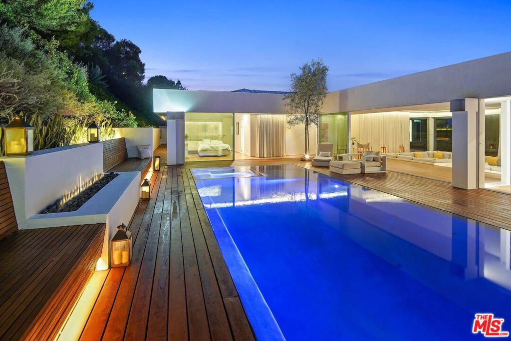 1106 N Hillcrest Road