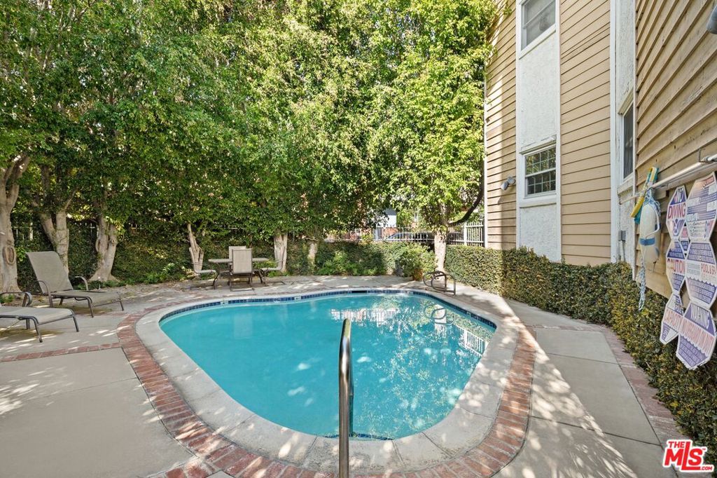 4401 Moorpark Way #105