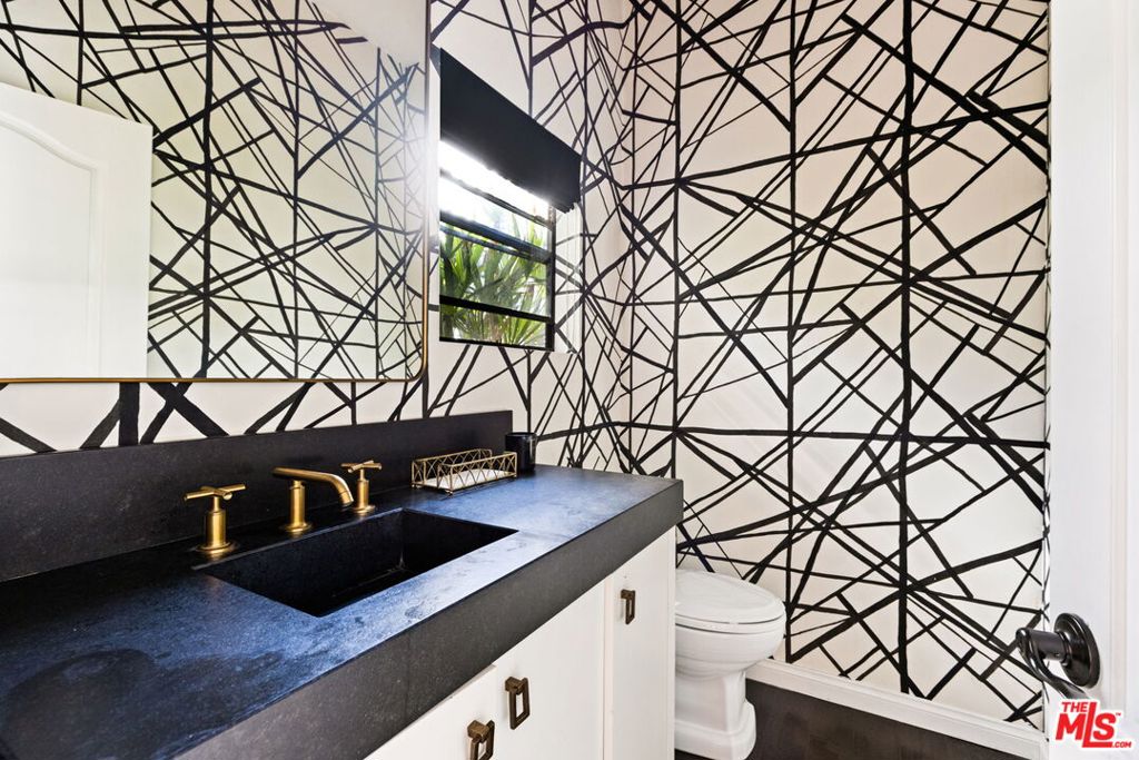 1814 Thayer Avenue 4