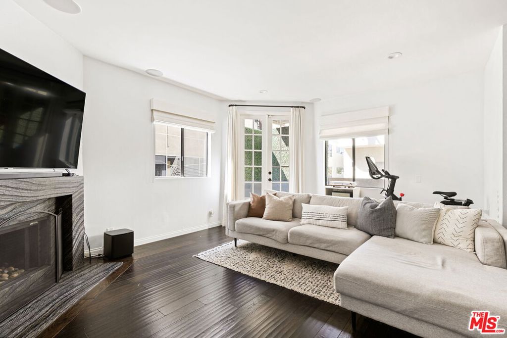 1814 Thayer Avenue 4