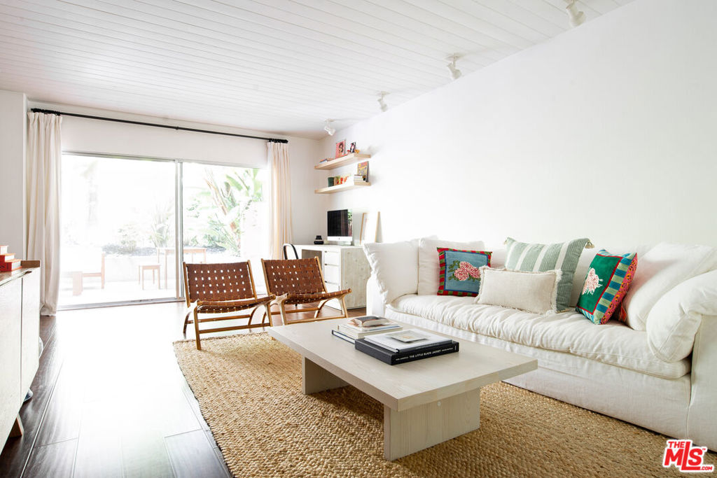1131 Alta Loma Road 121