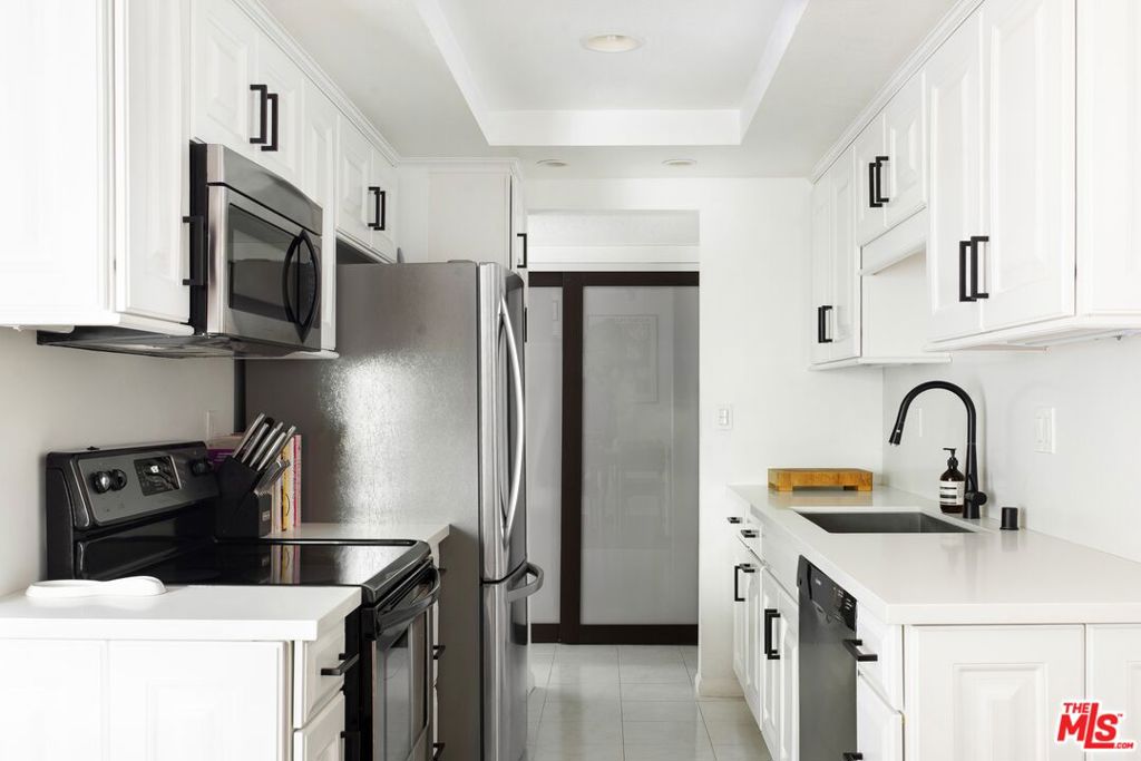 1131 Alta Loma Road 121