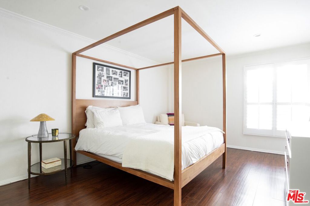 1131 Alta Loma Road 121