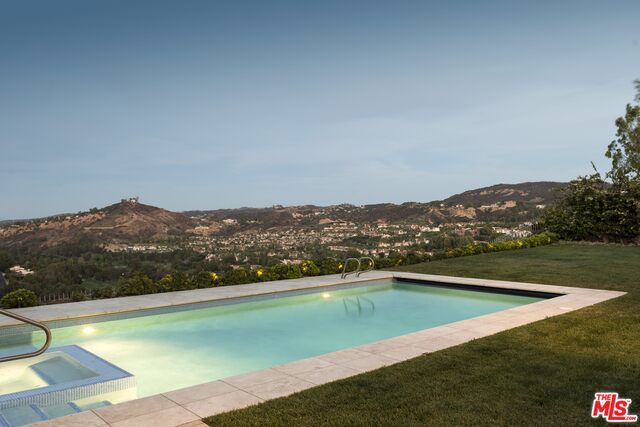 4241 Prado De Los Pajaros