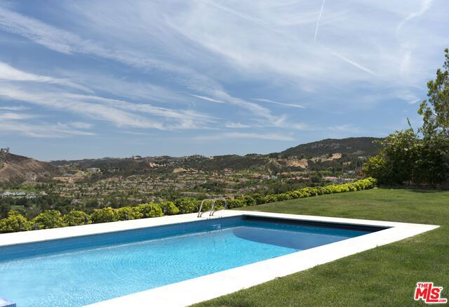 4241 Prado De Los Pajaros