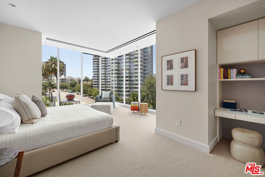 1200 Club View Drive 5N