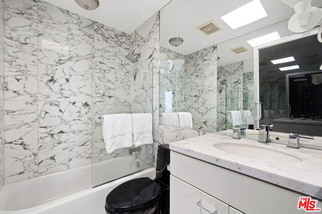 2260 Sunset Plaza Drive