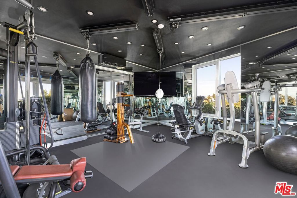 2260 Sunset Plaza Drive