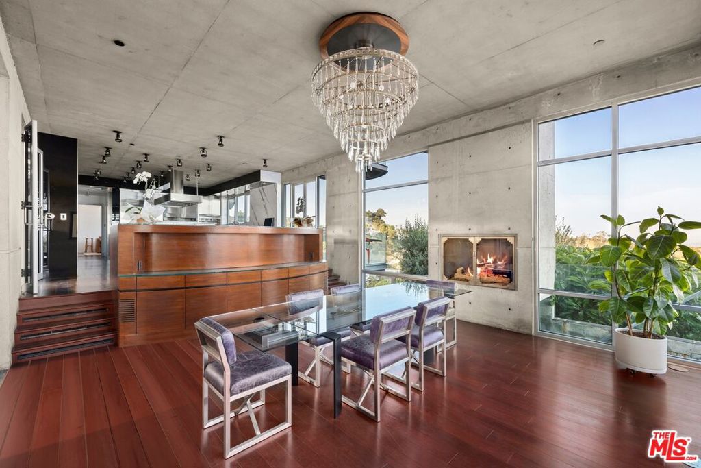 2260 Sunset Plaza Drive