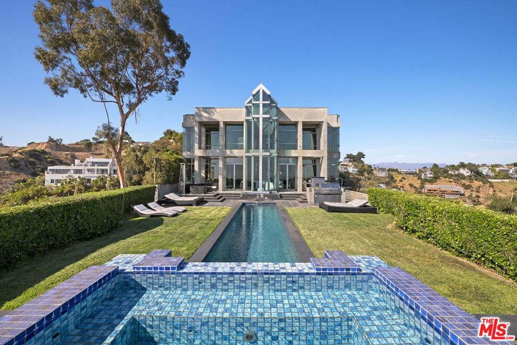 2260 Sunset Plaza Drive