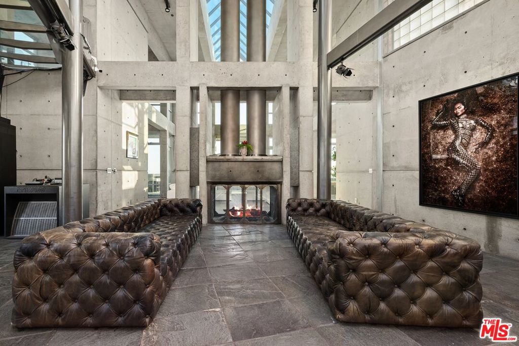 2260 Sunset Plaza Drive