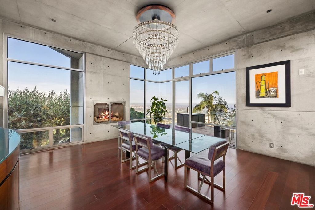 2260 Sunset Plaza Drive