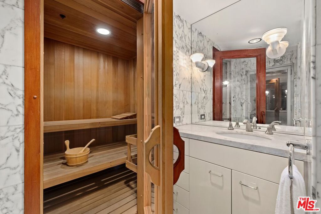 2260 Sunset Plaza Drive