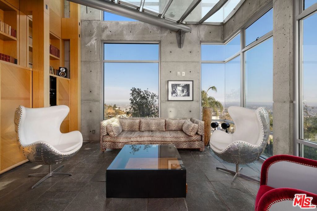 2260 Sunset Plaza Drive