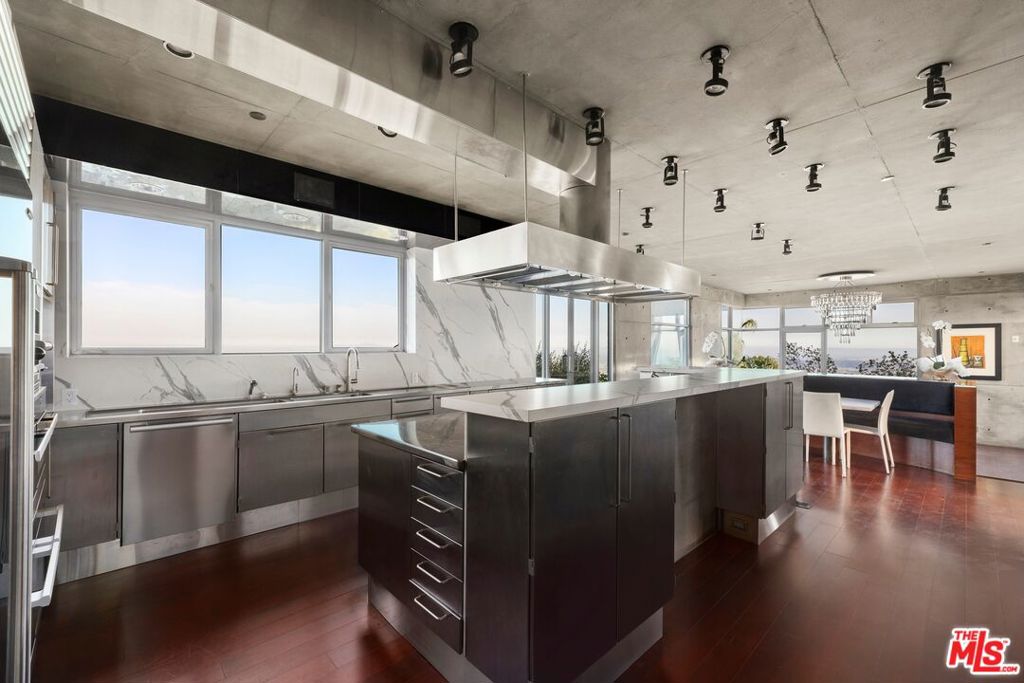 2260 Sunset Plaza Drive