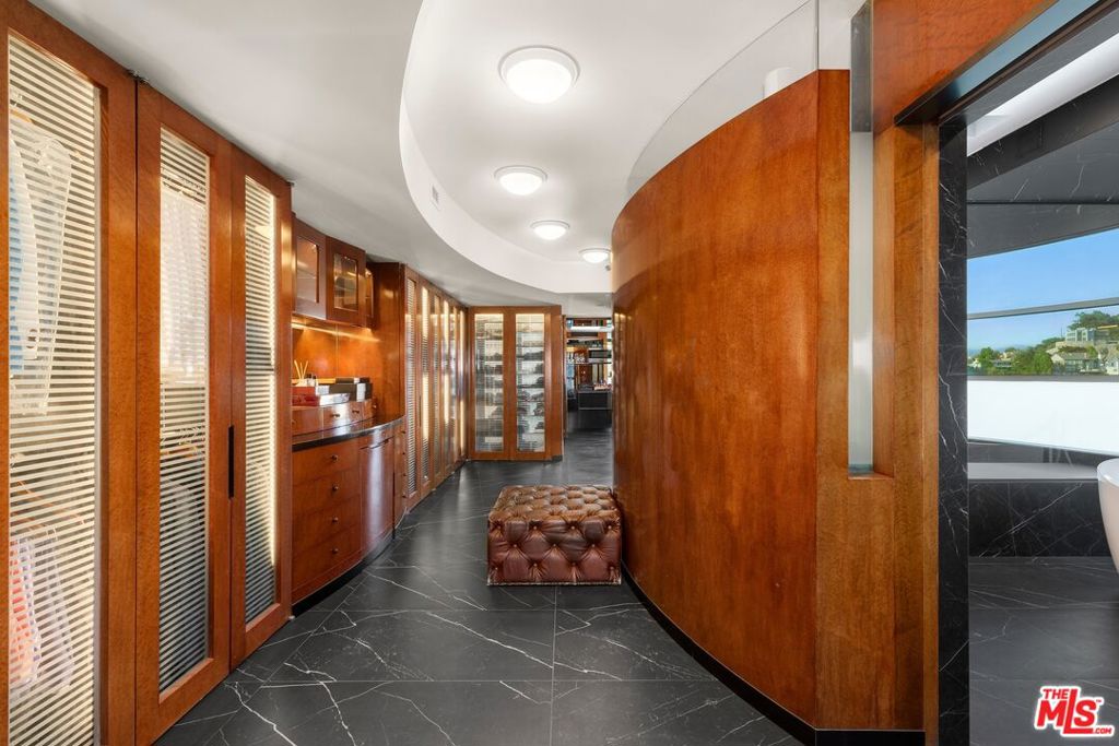 2260 Sunset Plaza Drive