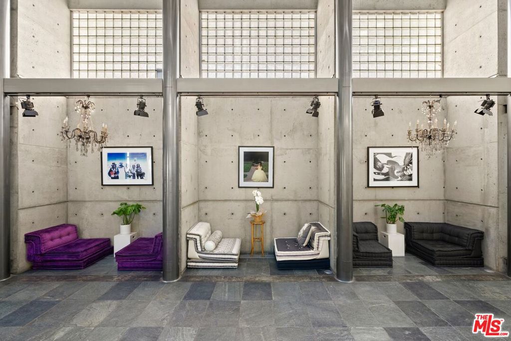 2260 Sunset Plaza Drive