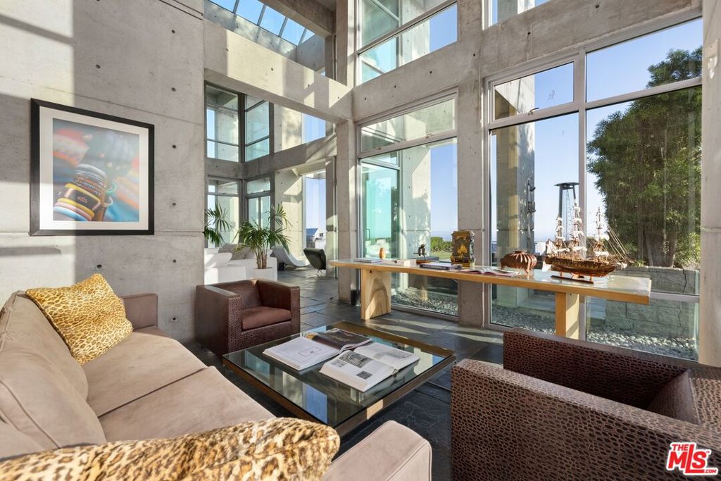 2260 Sunset Plaza Drive