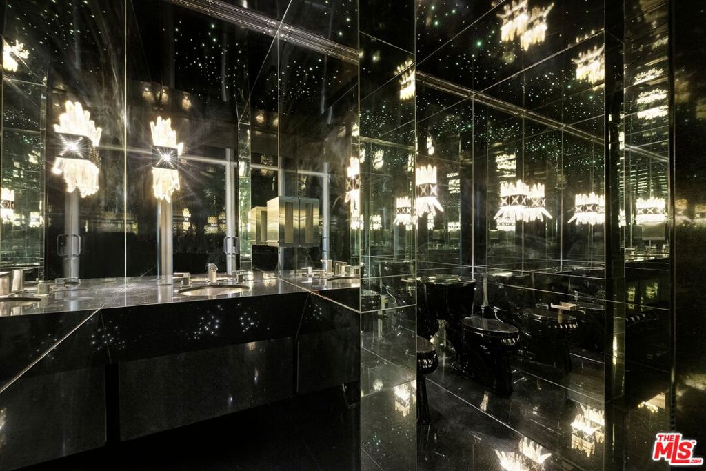 2260 Sunset Plaza Drive