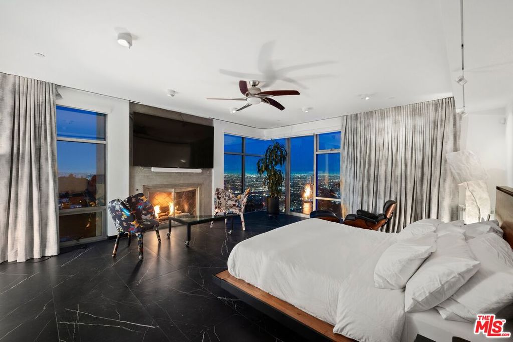 2260 Sunset Plaza Drive