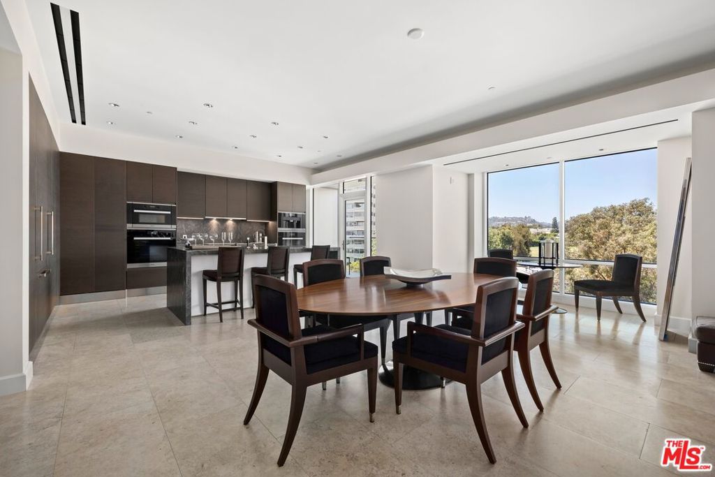 1200 Club View Drive 6N