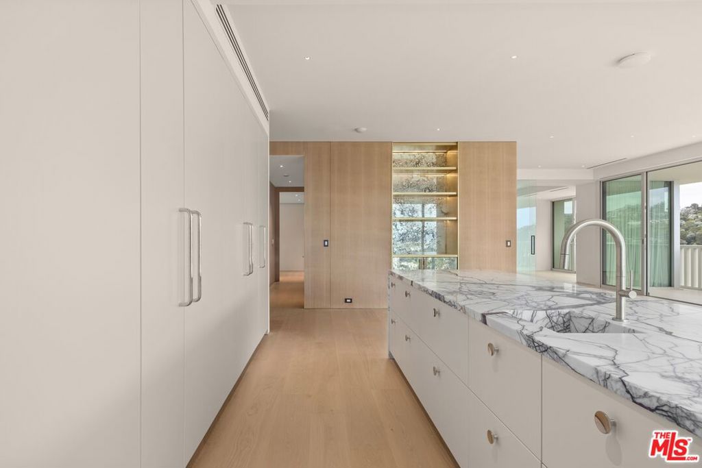 9255 Doheny Road 2605