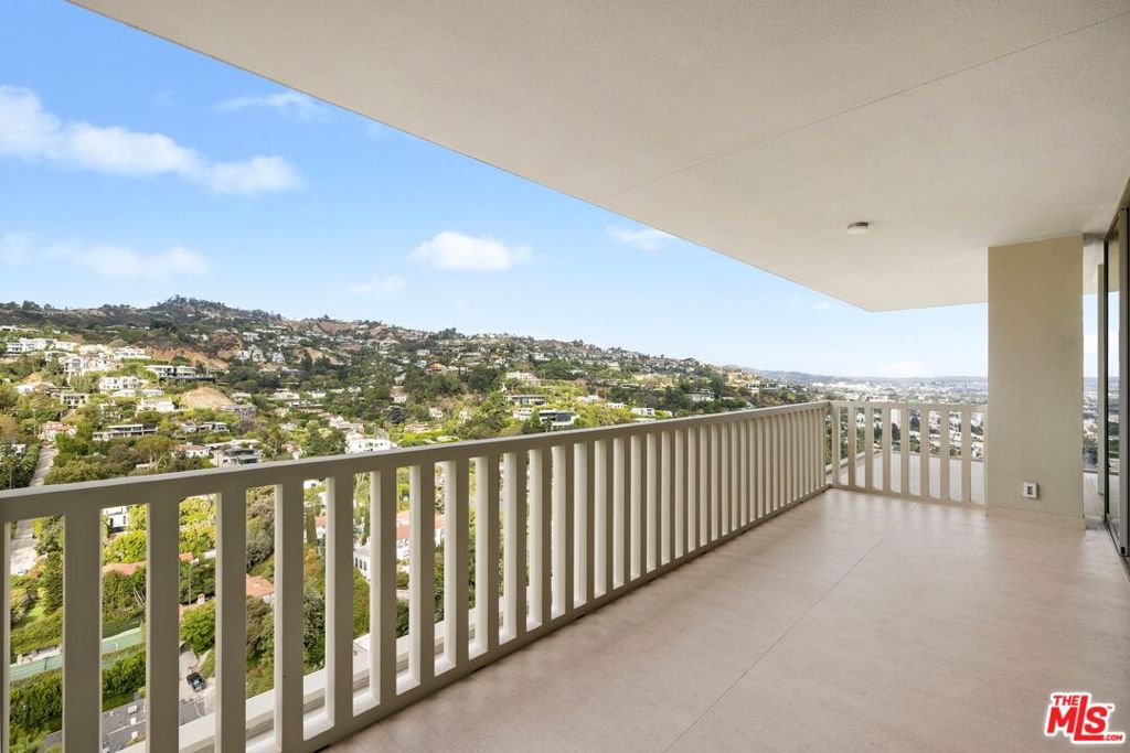 9255 Doheny Road 2605