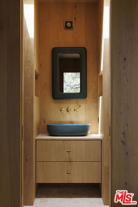 12128 Viewcrest Road