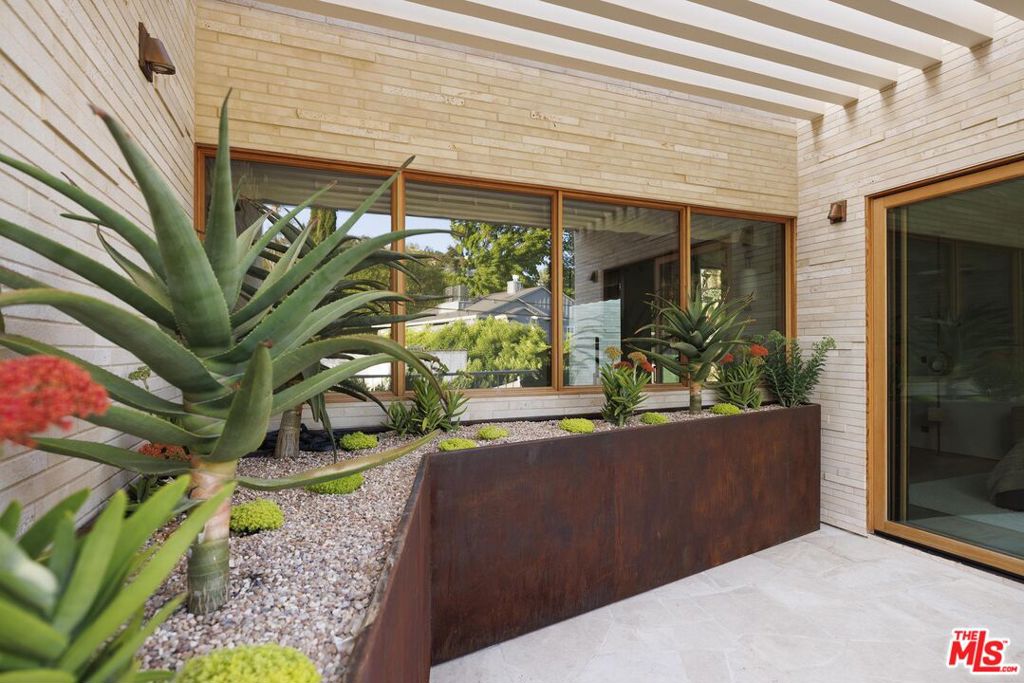 12128 Viewcrest Road