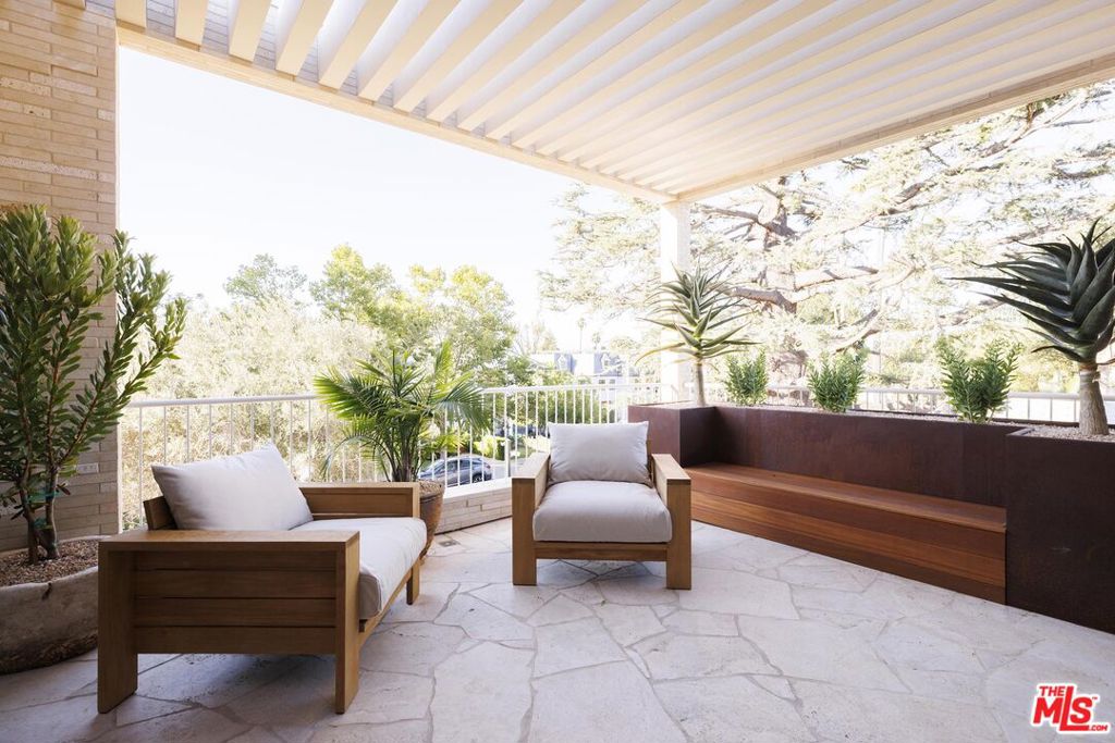 12128 Viewcrest Road