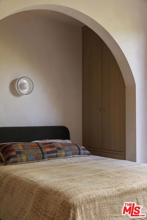 12128 Viewcrest Road