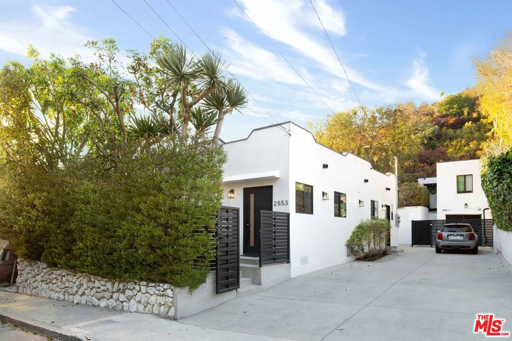 2553 Glen Green Street