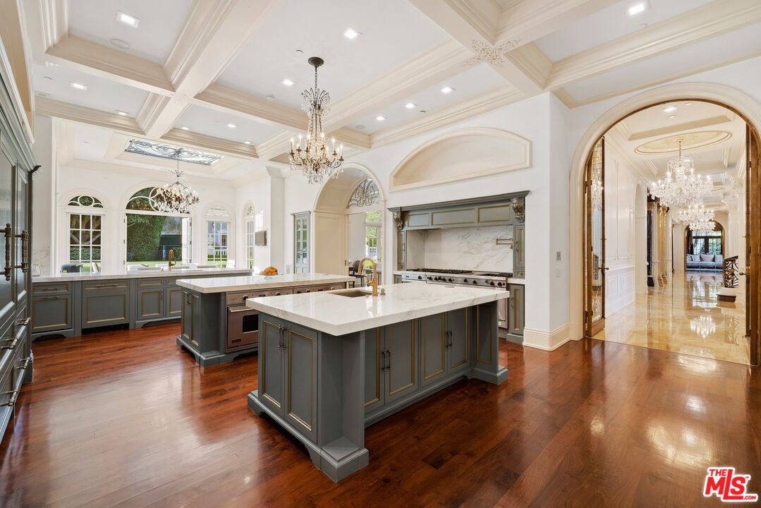54 Beverly Park Way