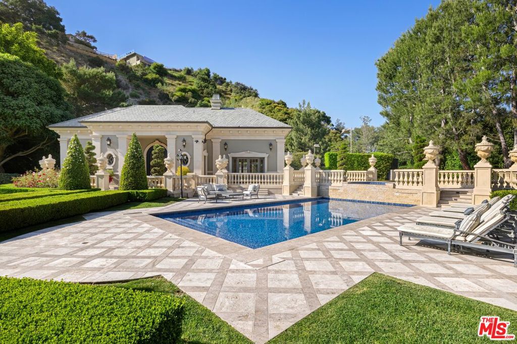 54 Beverly Park Way