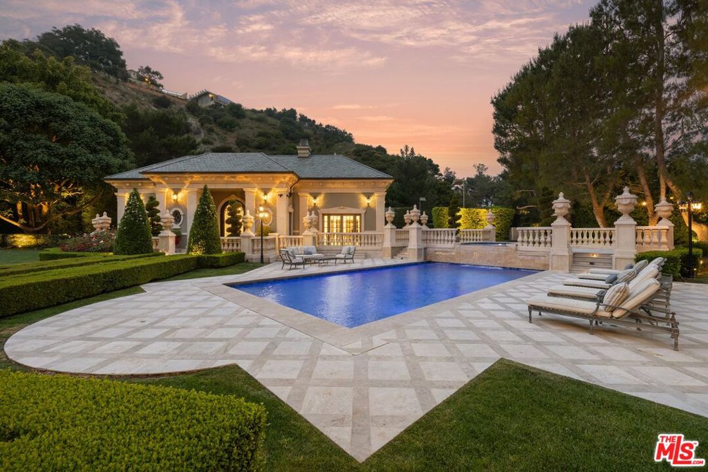 54 Beverly Park Way