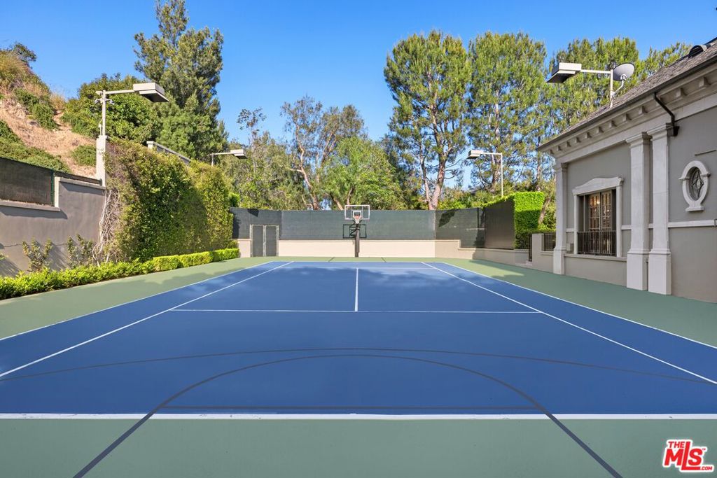 54 Beverly Park Way