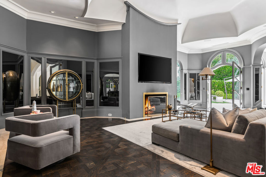 1091 Laurel Way