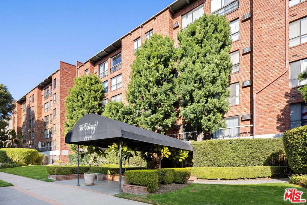 1440 Veteran Avenue 526