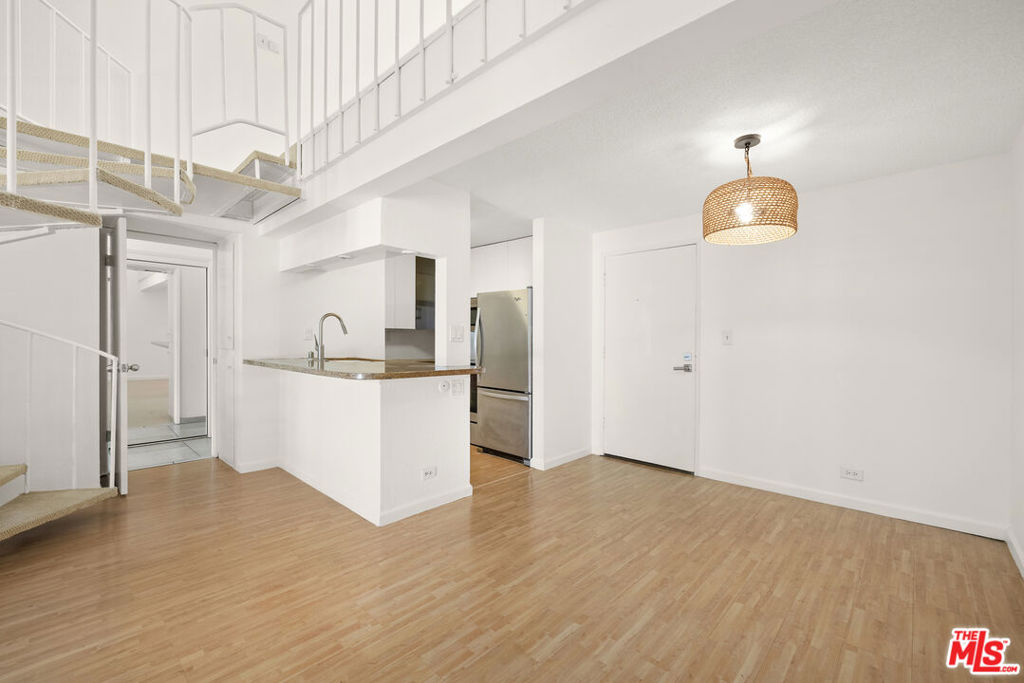 1440 Veteran Avenue 526