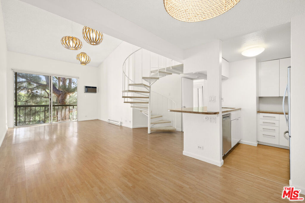 1440 Veteran Avenue 526