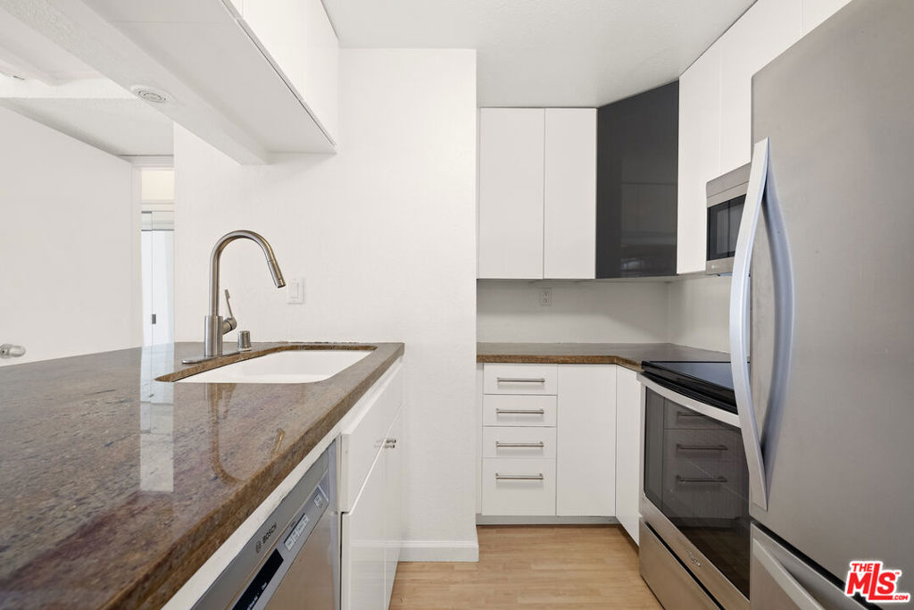 1440 Veteran Avenue 526