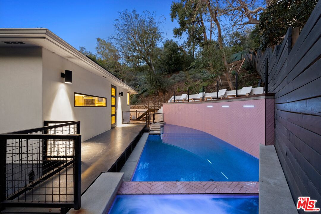 3873 Berry Dr