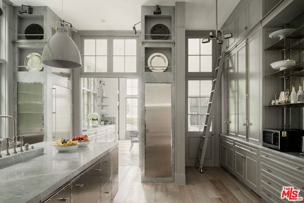 227 N Tigertail Road