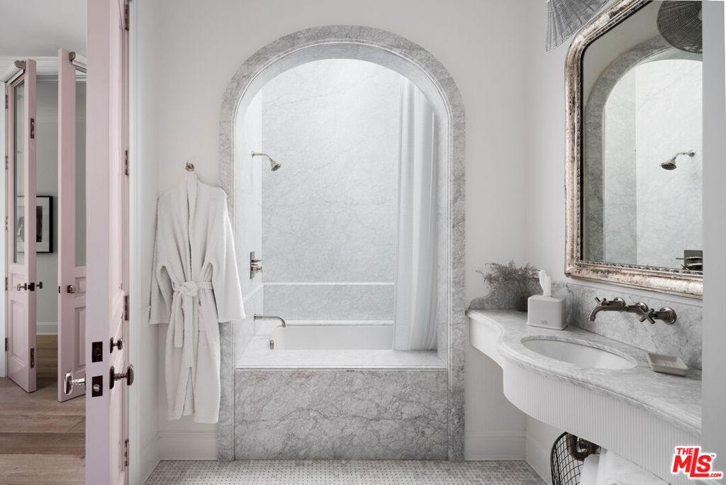 227 N Tigertail Road