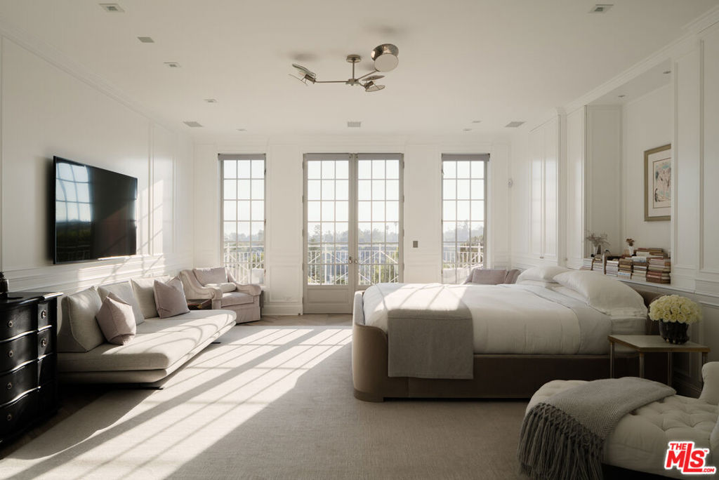 227 N Tigertail Road