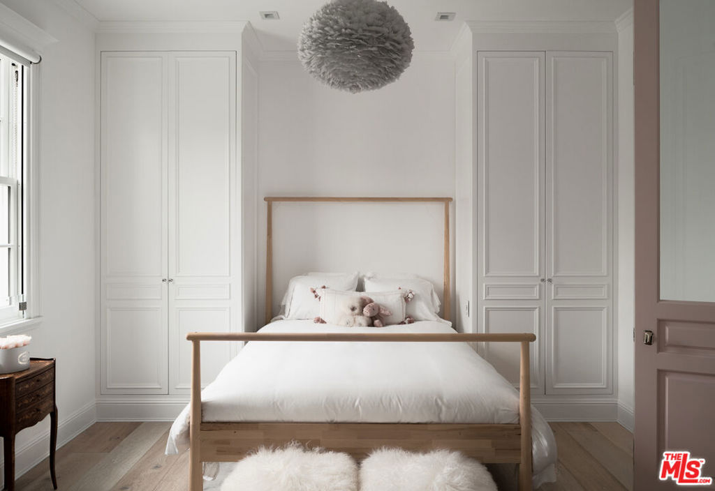 227 N Tigertail Road