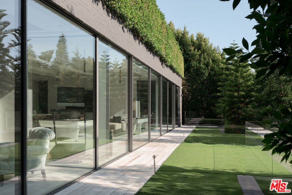 227 N Tigertail Road