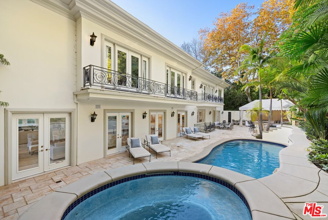 1350 Benedict Canyon Dr