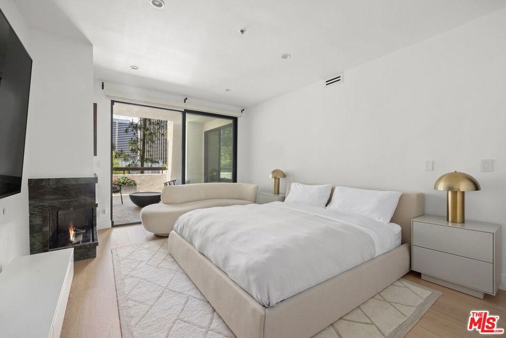 2122 Century Park Lane 109